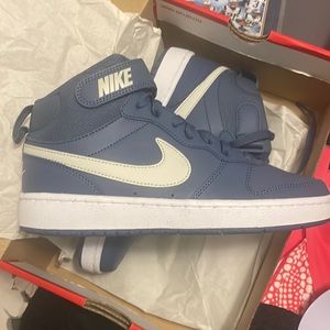 Nike Court Borough Mid 2